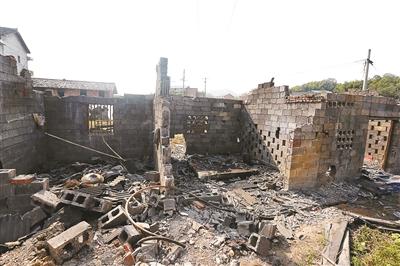 湖南省婁底市婁星區(qū)石井鎮(zhèn)山泉村橋溪港煤礦設(shè)備被搶劫一空，形成了廢墟