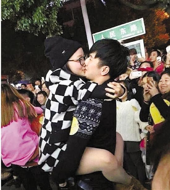 雖只是縣城的比賽，但水準著實不低，居然有選手采用考拉式。