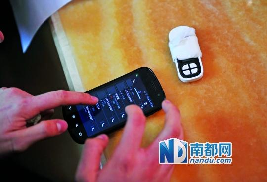 一個(gè)號碼為021-62588800的電話自稱上海靜安區(qū)公安分局，騙走了小程148萬。記者 梁煒培 攝