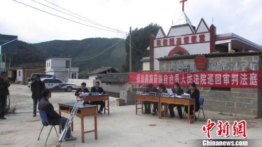 昆明男子葬母歸來駕車致四人死亡一審獲刑4年(圖) 昆明男子葬母歸來駕車致四人死亡一審獲刑4年(圖)