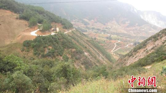 昆明男子葬母歸來駕車致四人死亡 一審獲刑4年(圖) 昆明男子葬母歸來駕車致四人死亡 一審獲刑4年(圖)