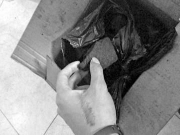 小曾發(fā)出買來(lái)的干炭和安眠藥。