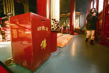 景區(qū)私設(shè)的功德箱已全部撤換，留下的功德箱屬于僧眾