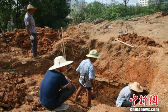 巖橋村廟山地區(qū)考古現(xiàn)場?！⊥]文管辦　攝