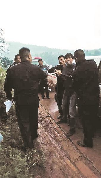 索瑪基金會理事長黃紅斌被當(dāng)?shù)厣止矌ё? complete=