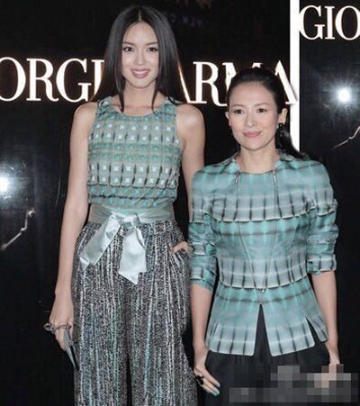 就算氣場(chǎng)絕對(duì)強(qiáng)大的貝嫂，跟張梓琳合影幾乎可以讓人忽視