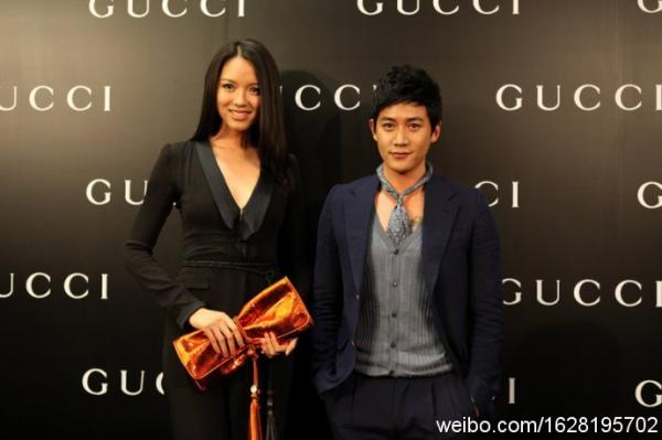 最右竟然是何韻詩，信號(hào)滿格……