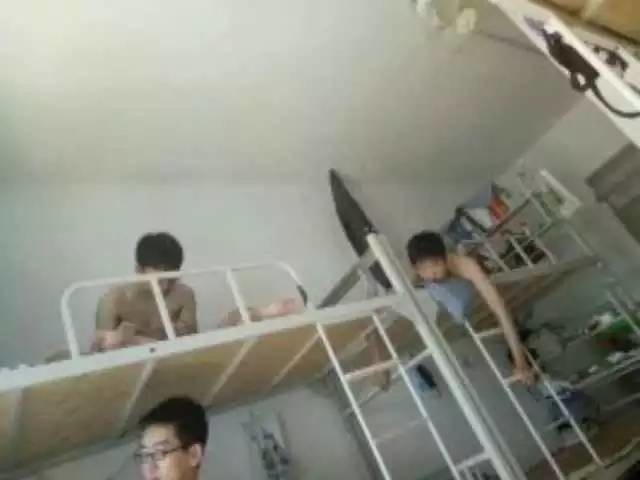 這個學(xué)校的男生宿舍火了！女同學(xué)都喊著要嫁