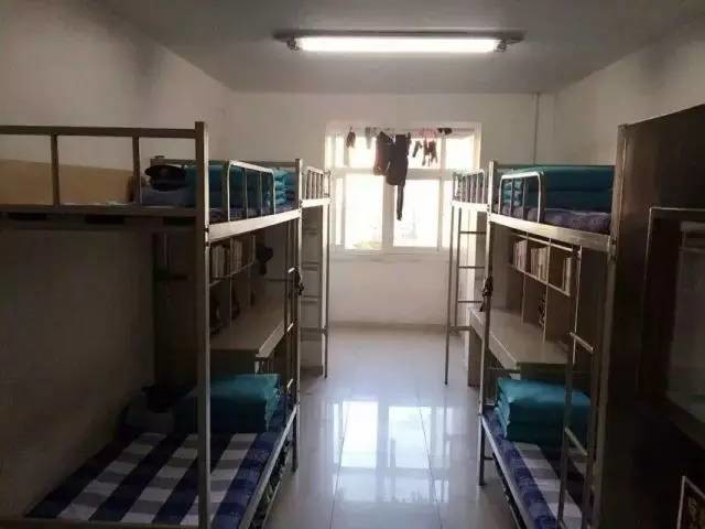 這個學(xué)校的男生宿舍火了！女同學(xué)都喊著要嫁