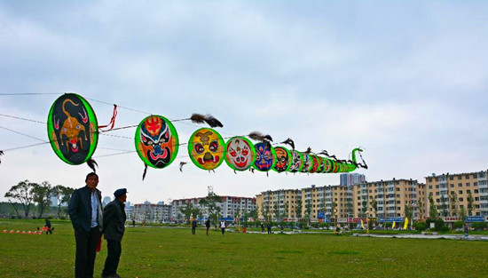 吉林舉辦風箏文化藝術(shù)節(jié) 五百風箏大比拼(圖)