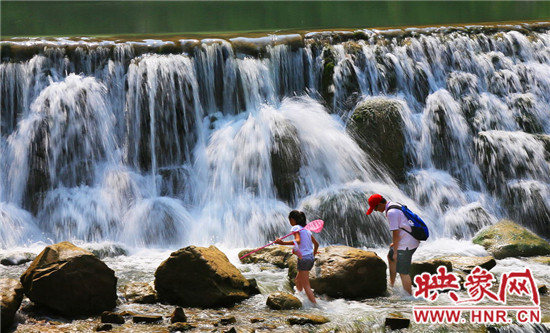 青天河景區(qū)入選中學八年級美術(shù)教材