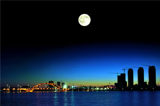 賞月之旅，讓愛像滿月一樣皎潔（資料圖）