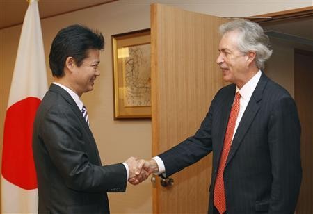 10月15日上午，日本外相玄葉光一郎與到訪的美國(guó)常務(wù)助理國(guó)務(wù)卿伯恩斯在日外務(wù)省舉行了會(huì)談。