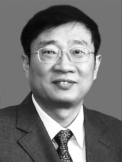 殲-15飛機(jī)研制現(xiàn)場總指揮羅陽，因突發(fā)急性心梗殉職，享年51歲