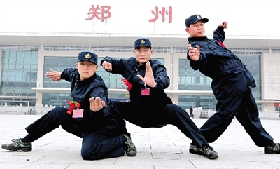 昨日，即將入伍的少林高手們啟程前合影留念
