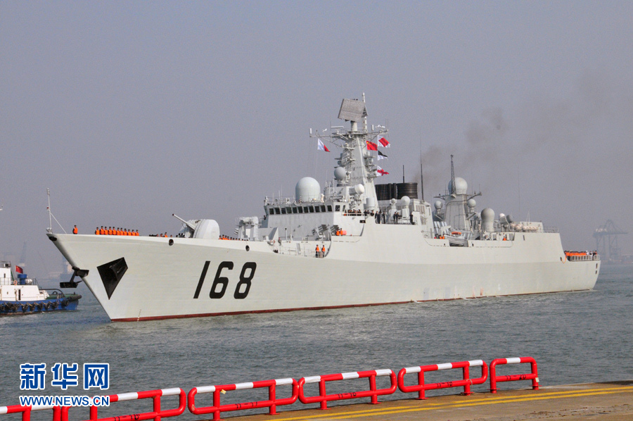 　25日15時(shí)，海軍南海艦隊(duì)“廣州”號(hào)驅(qū)逐艦駛?cè)霃V州南沙汽車碼頭