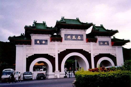 位于臺北的忠烈祠供奉著從孫中山革命，到抗日戰(zhàn)爭，解放戰(zhàn)爭所有陣亡國民黨士兵的靈位。
