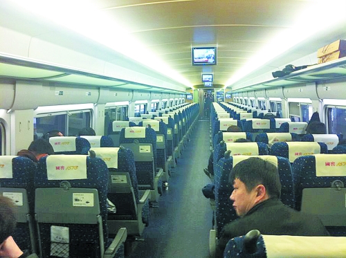　春運頭兩天，部分高鐵上座率并不高。