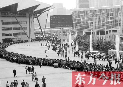 3月2日，在鄭州國際會展中心，河南省春季人才招聘會舉行，六萬五千名求職者扎堆求職