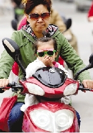 昨天清晨，文化宮路。 鄭州晚報(bào)記者 張翼飛 圖