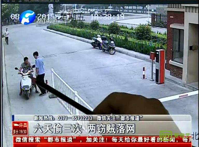 倆竊賊連偷三次 20秒開(kāi)車(chē)