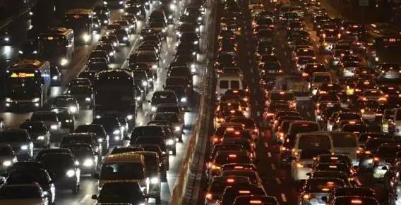 高速0點免費(fèi) 悲劇的堵死了