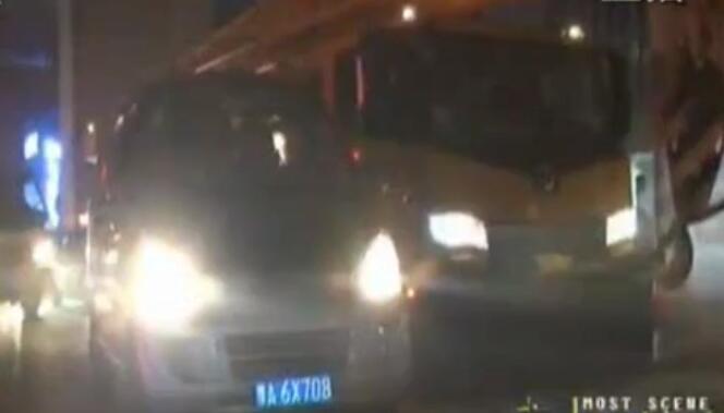 撞了車還打人 這是誰在胡鬧？