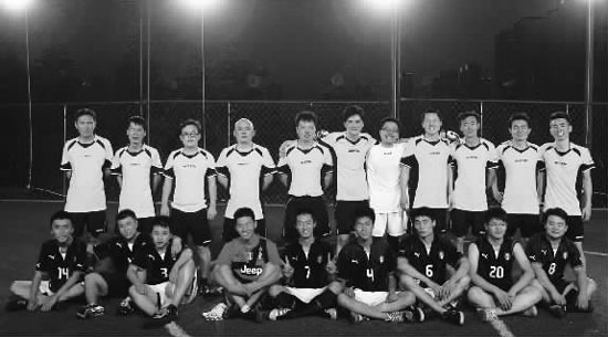 昨晚，東道主東方今報隊迎來了第二個比賽對手——財大數(shù)學隊