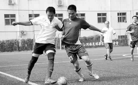 為了爭奪小組頭名，天行健和領(lǐng)航置業(yè)踢得異常激烈