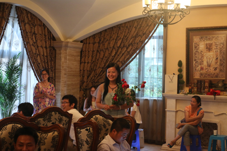 收到怎么多玫瑰，當然開心啦！