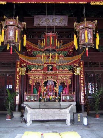 曹娥廟中供奉的曹娥娘娘 曹娥廟中供奉的曹娥娘娘