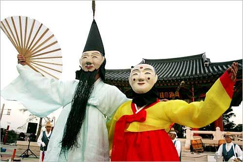 韓國端午祭中的假面舞表演