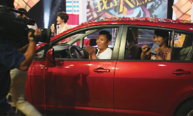 董小姐和未婚夫“開走”大獎 董小姐和未婚夫“開走”大獎