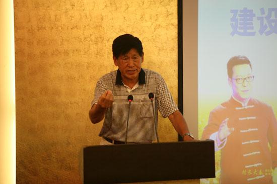 原河南省農業(yè)廳副廳長、現(xiàn)任河南省土壤肥料協(xié)會秘書長肖興貴發(fā)表講話