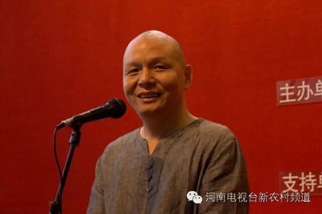 書畫家協(xié)會(huì)副主席，中國(guó)書畫家協(xié)會(huì)會(huì)員，河南省青年書法家，蘆荻