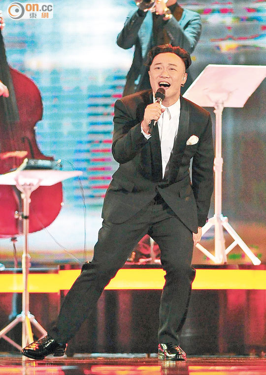 陳奕迅不負(fù)眾望，終于榮登金曲歌王寶座。