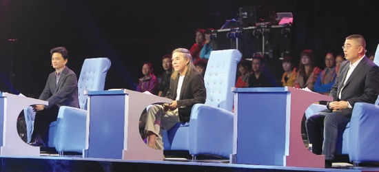 節(jié)目中，崔永元、蔡志忠、錢文忠 由左至右 三為成語先生妙語不斷