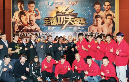 新聞發(fā)布會上，中外選手齊聚一堂。