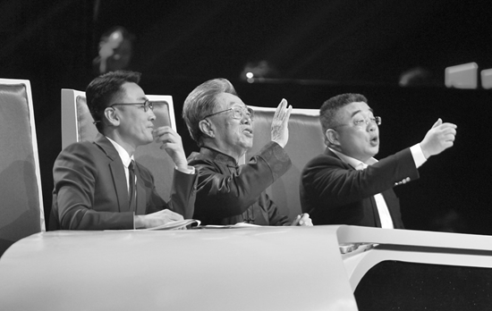 困擾著很多漢語使用者的問題，被三位先生以輕松幽默的方式提出來自嘲后，都令觀眾會心大笑。