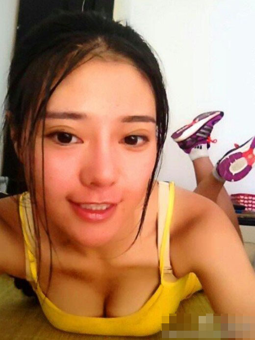 "最美馬拉松女孩"爆紅 自稱要跑100個(gè)馬拉松 "最美馬拉松女孩"爆紅 自稱要跑100個(gè)馬拉松