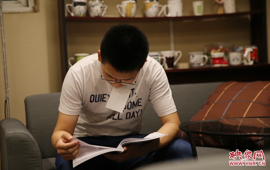 楊栗，22歲，某大學(xué)大三學(xué)生：喜歡這種看書的環(huán)境。