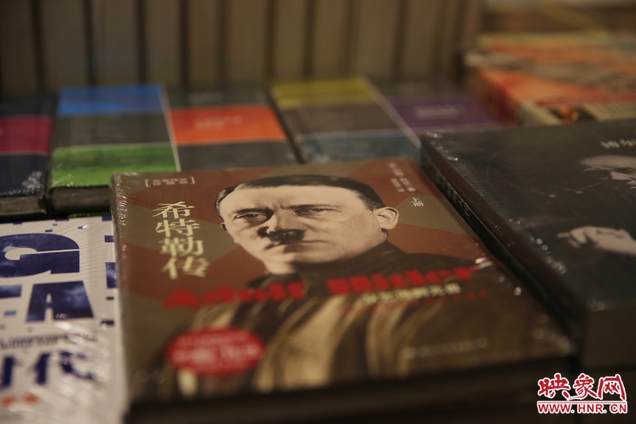 書店內(nèi)的書。