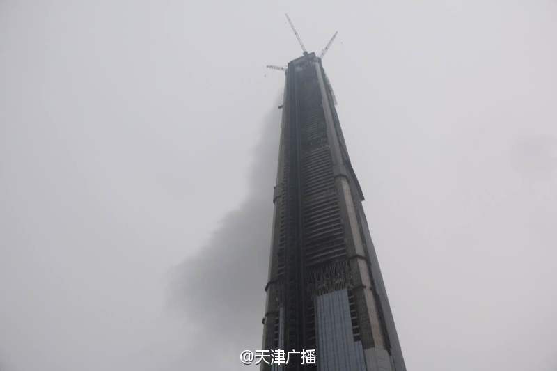 天津117大廈被報(bào)起火 消防隊(duì)到場(chǎng)發(fā)現(xiàn)竟是霧氣